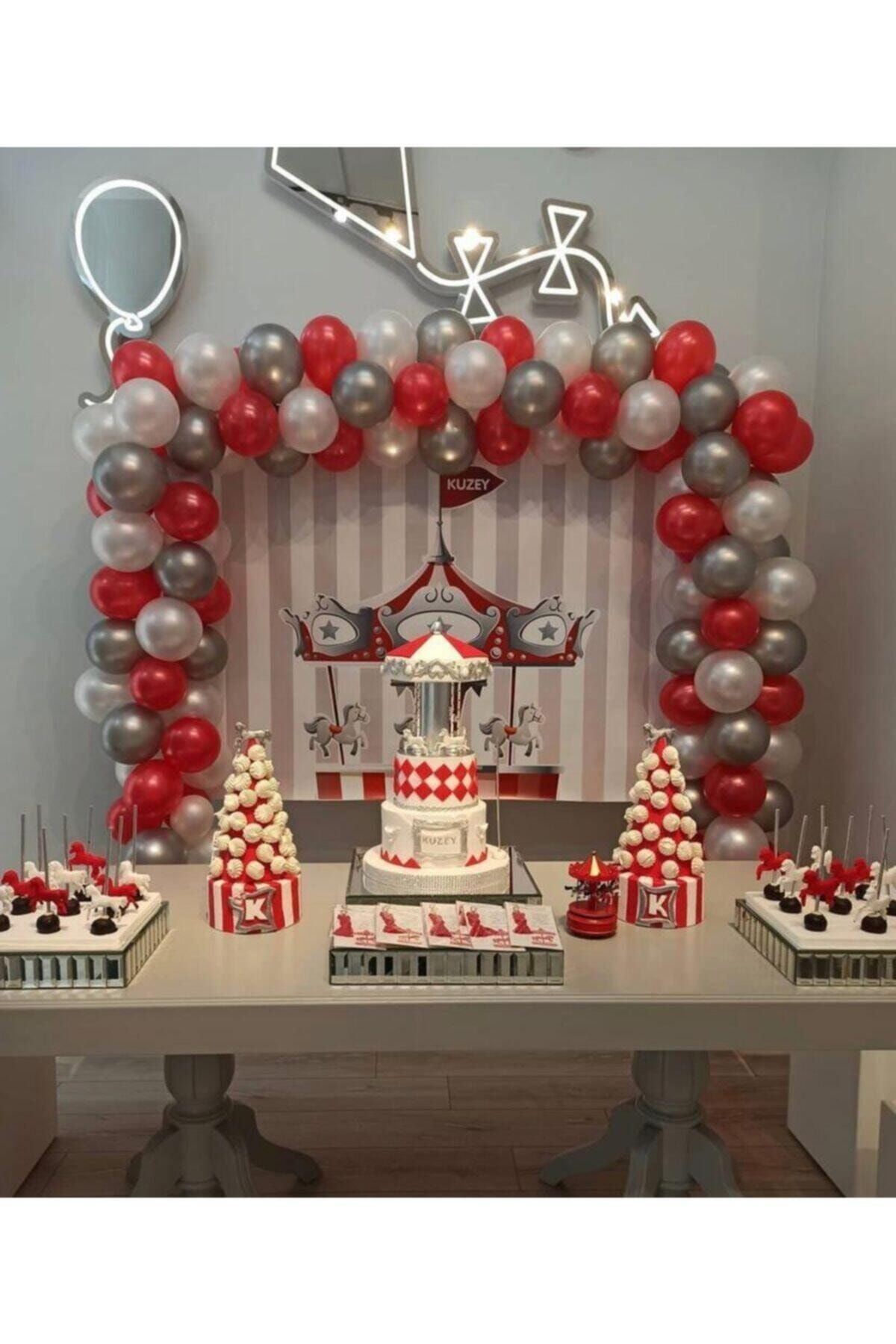 Kırmızı Beyaz Gri Renkte Balon Zinciri